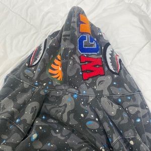 A BATHING APE HOODIE (BAPE)